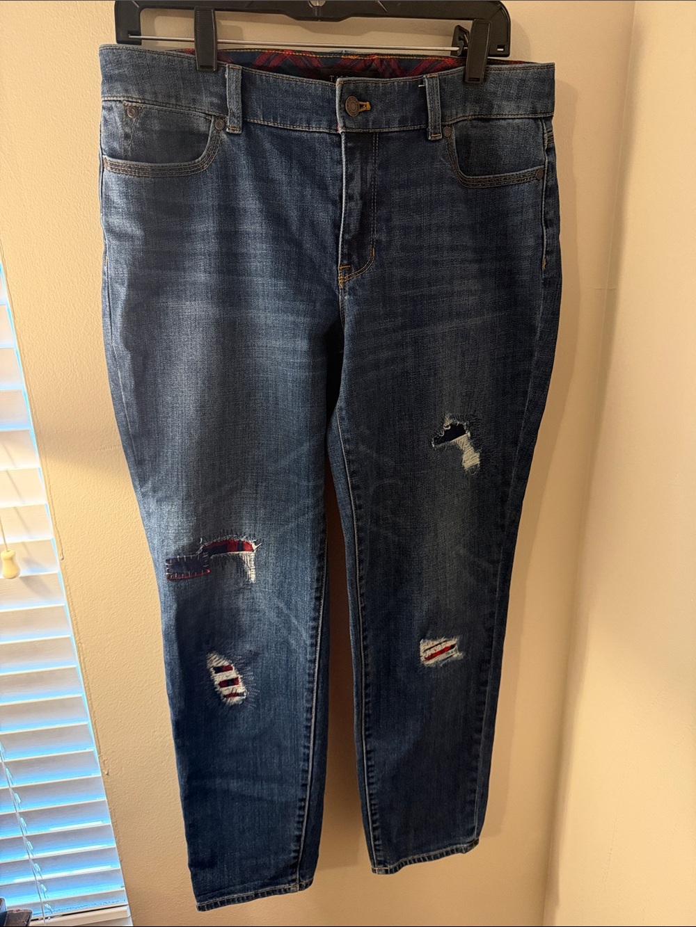 Classic Distressed Women's Dark Blue Jeans